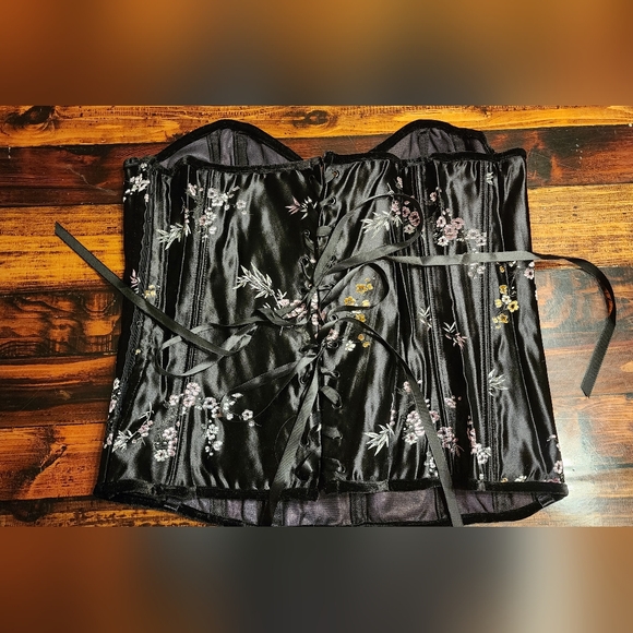 Shirley of Hollywood Other - Shirley Of Hollywood Floral Embroidered Black Corset Sz 38